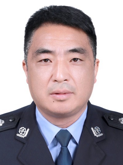 魏启明
