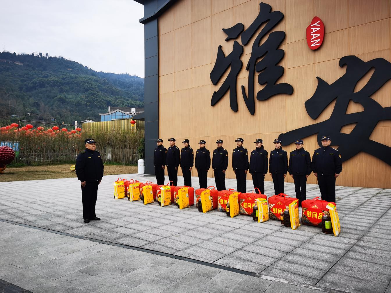 市城市管理行政执法局开展一线慰问
