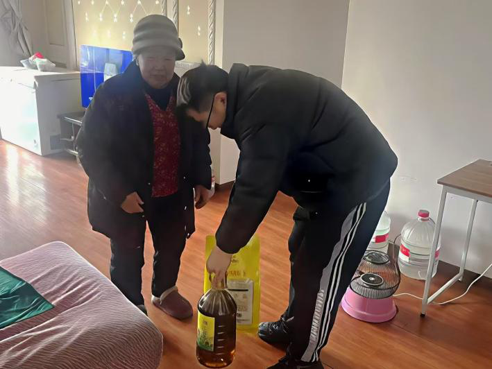 雨城区审计局开展春节走访慰问活动